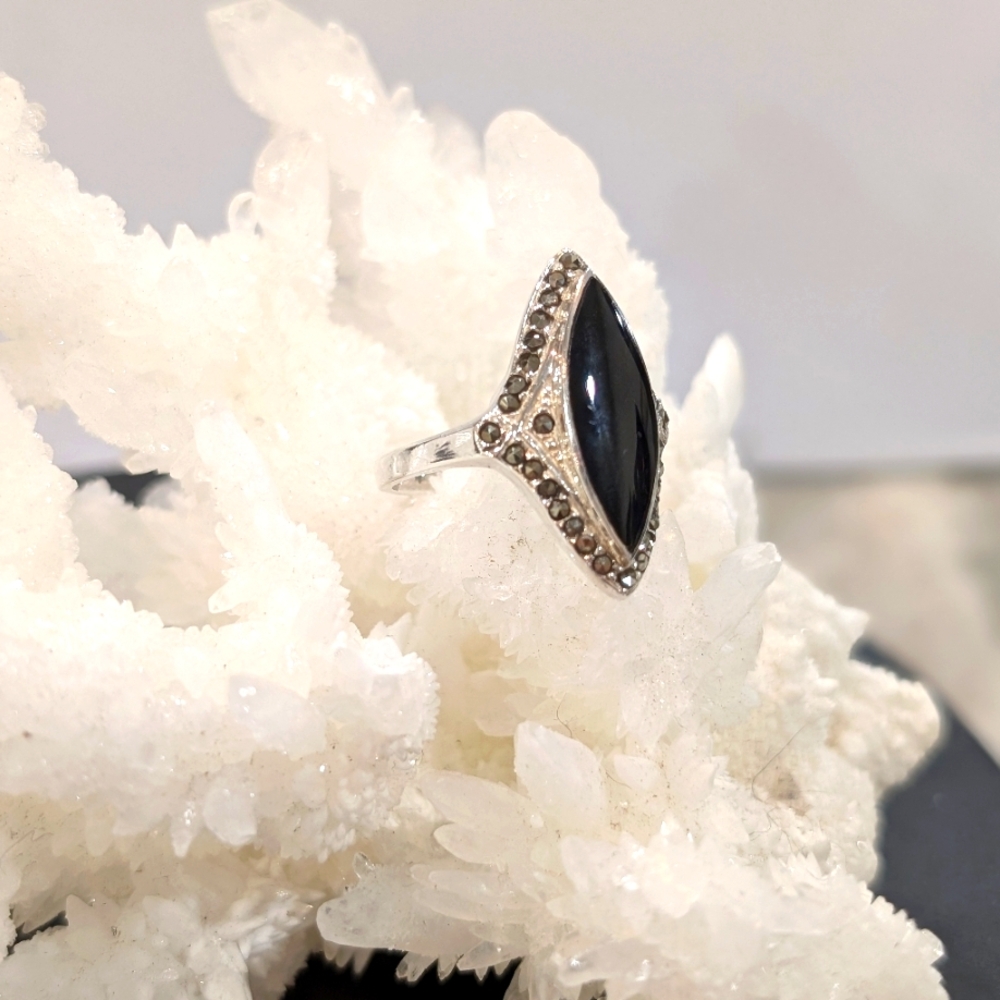 Sterling Silver & Black Onyx Ring - Picture 3 of 8